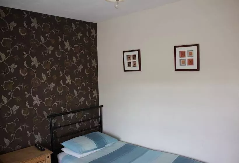 호텔 The Plough Inn