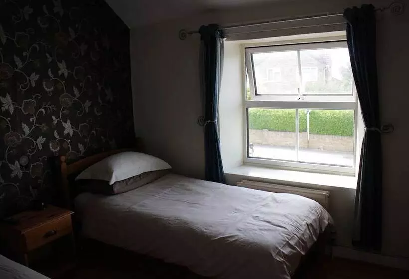 호텔 The Plough Inn