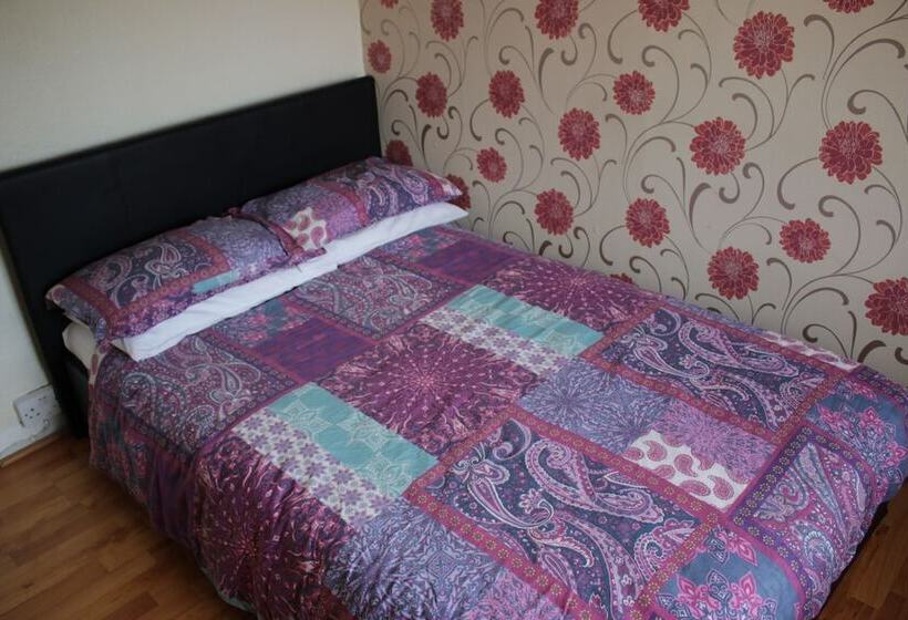 فندق The Plough Inn