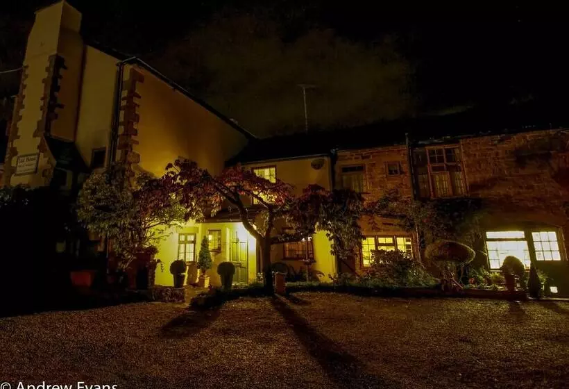 Lea House Bed And Breakfast