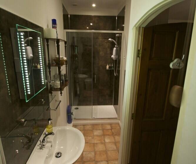 Lea House Bed And Breakfast