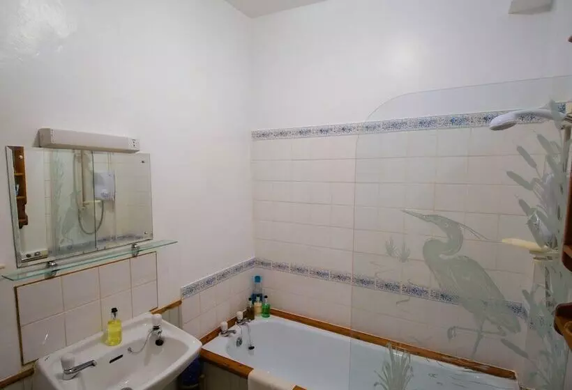 Lea House Bed And Breakfast