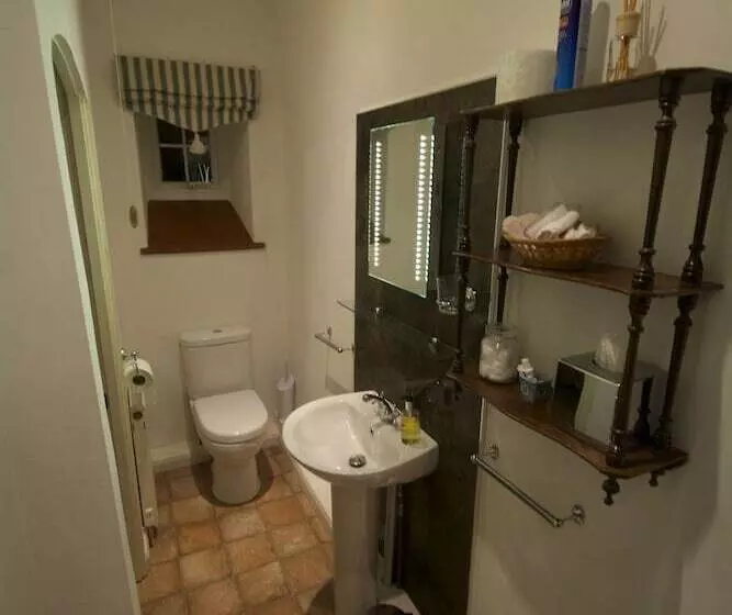 Lea House Bed And Breakfast