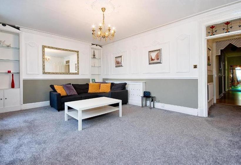 11a Hyde Park Mansions