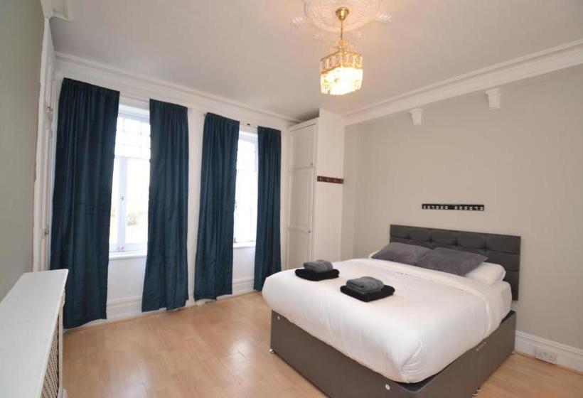 11a Hyde Park Mansions