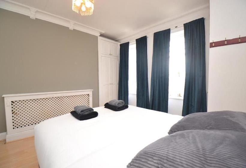 11a Hyde Park Mansions