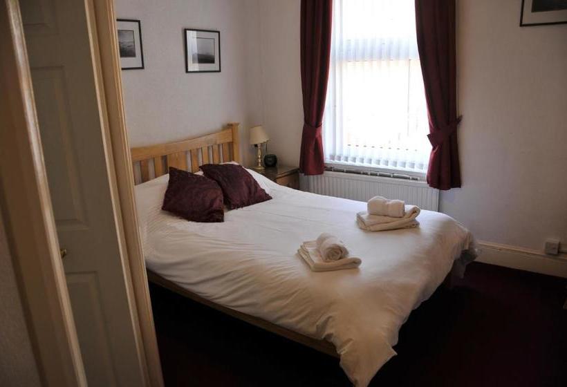 بنسيون Robyn's Guest House