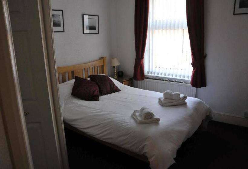 بنسيون Robyn's Guest House