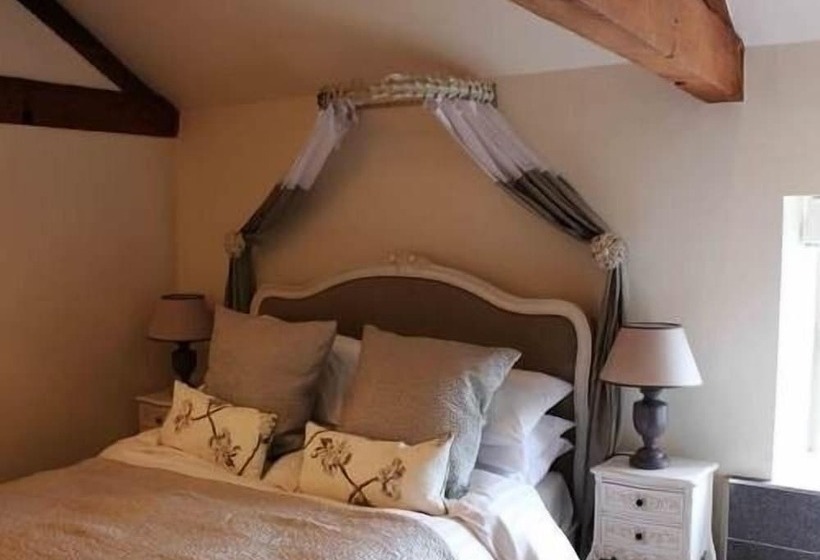 بنسيون The Fleece Inn