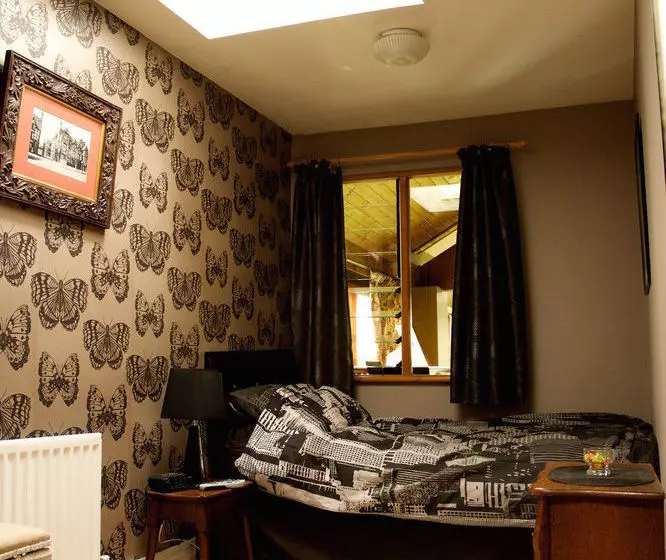 Silverstone Bed And Breakfast