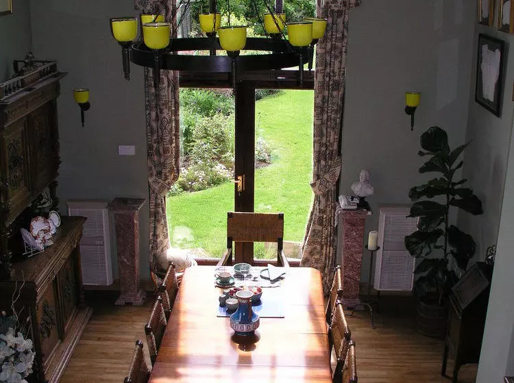 Silverstone Bed And Breakfast