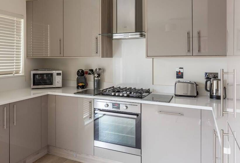 The Heights At Athena Court