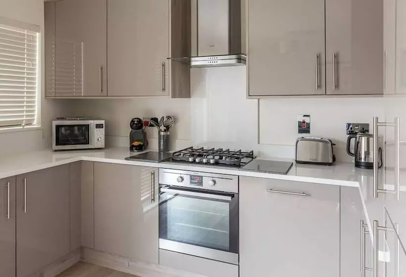 The Heights At Athena Court