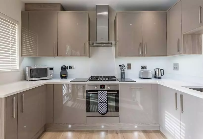 The Heights At Athena Court