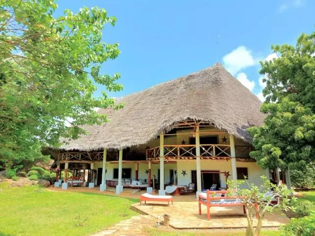 تختخواب و صبحانه Gulu House