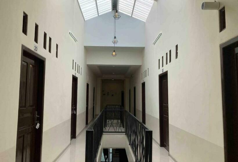 בית מלון כפרי Hartono Inn Seturan Mitra Reddoorz