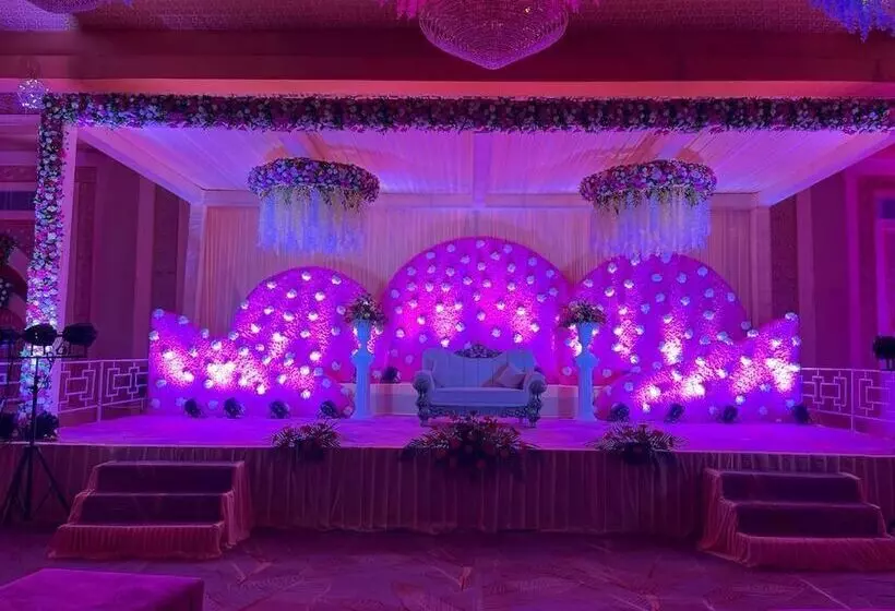 ホテル Vrinda Resort By Dcrest Vridavan