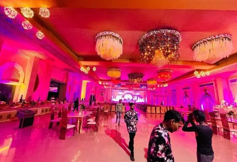 ホテル Vrinda Resort By Dcrest Vridavan