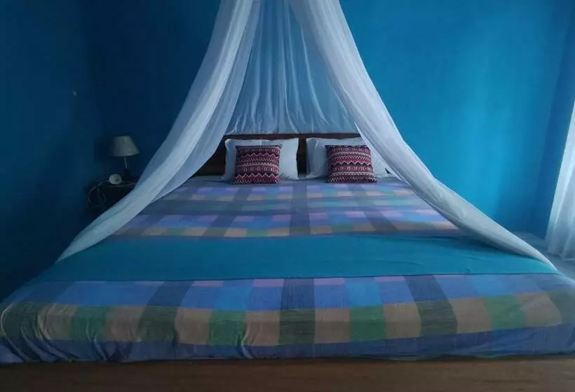 تختخواب و صبحانه Sister Bungalow 2