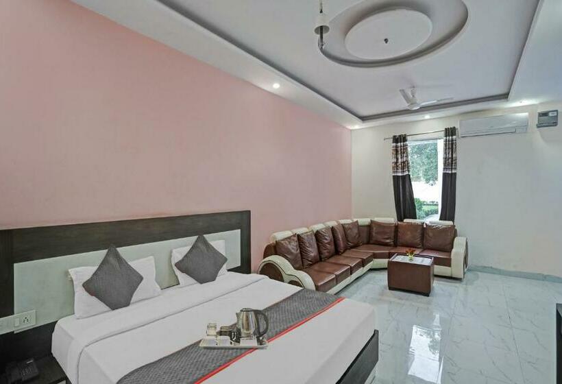 בית מלון כפרי Oyo Townhouse 1133 Rajvanshi Paradise