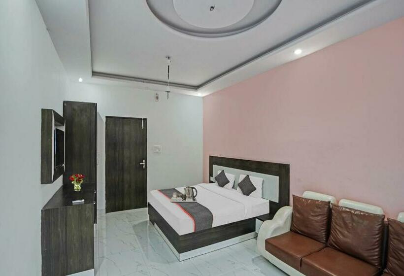 בית מלון כפרי Oyo Townhouse 1133 Rajvanshi Paradise