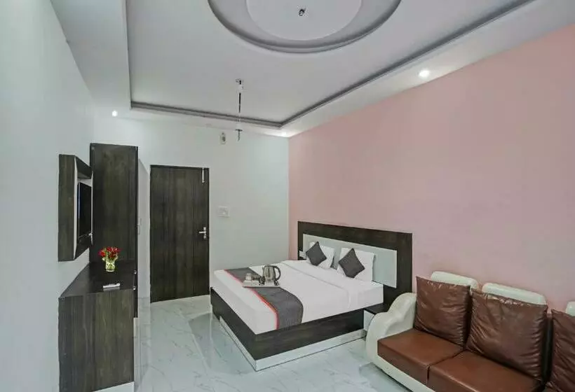 ホテル Oyo Townhouse 1133 Rajvanshi Paradise