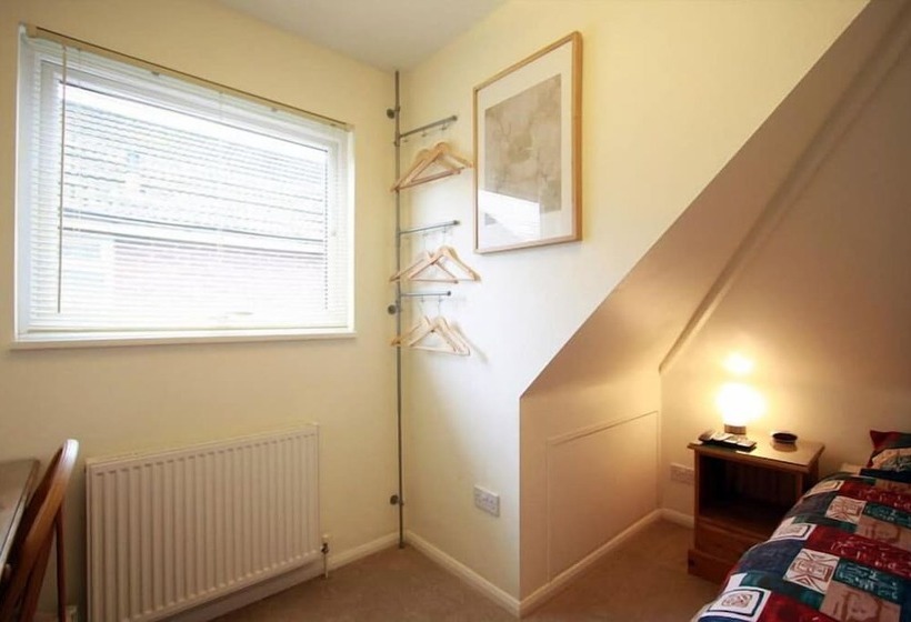 Abacus Bed And Breakfast, Blackwater, Hampshire