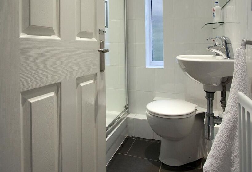 Abacus Bed And Breakfast, Blackwater, Hampshire