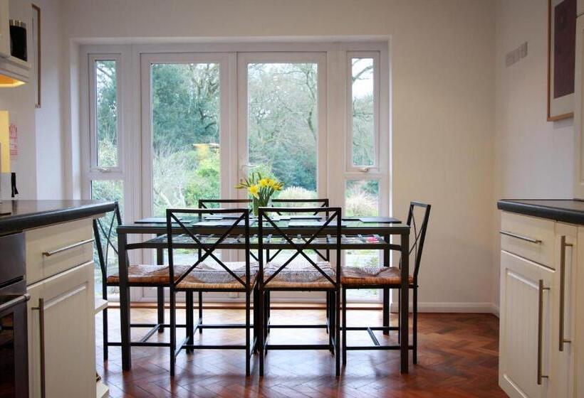 Abacus Bed And Breakfast, Blackwater, Hampshire