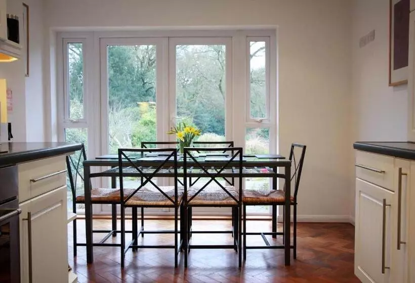 Abacus Bed And Breakfast, Blackwater, Hampshire