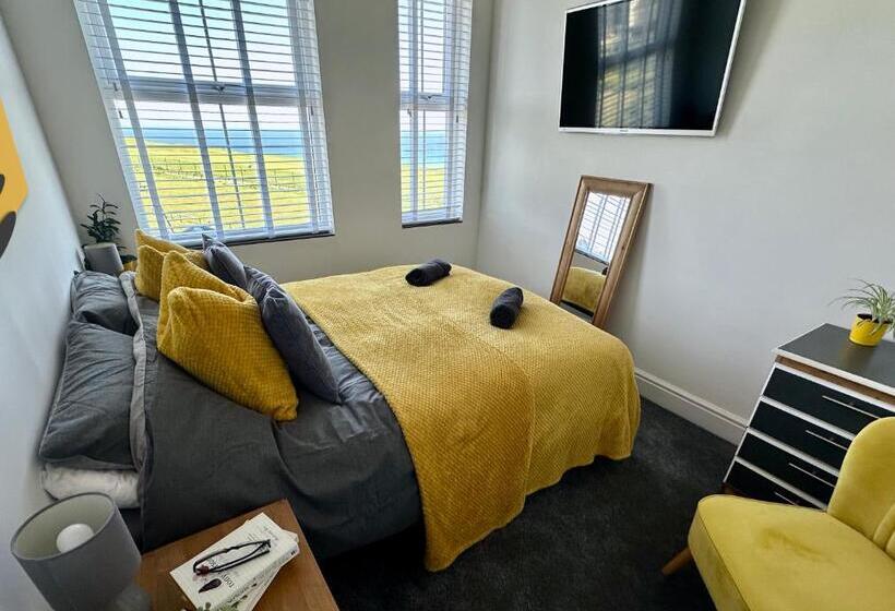 הוסטל Breakers Guest House