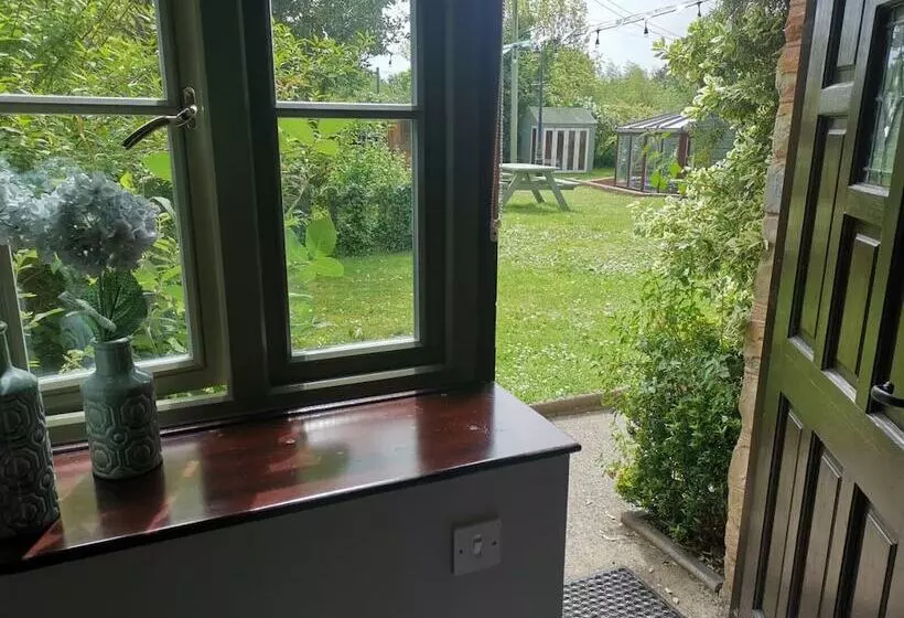 민박 The Babbling Brook