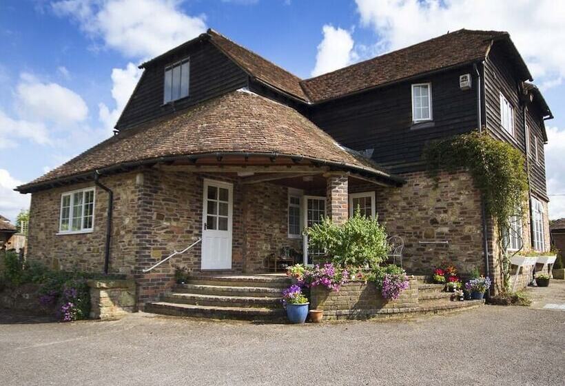 مبيت وإفطار Magpies Lodge