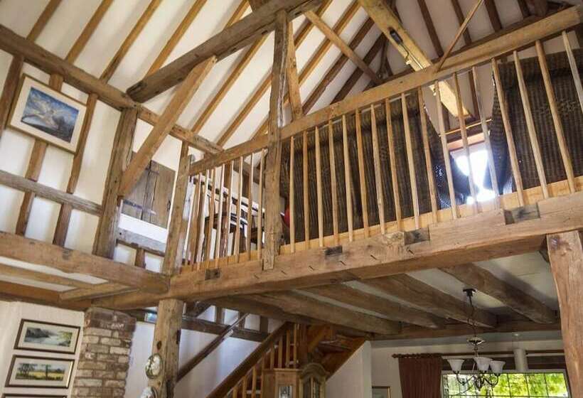 مبيت وإفطار Magpies Lodge