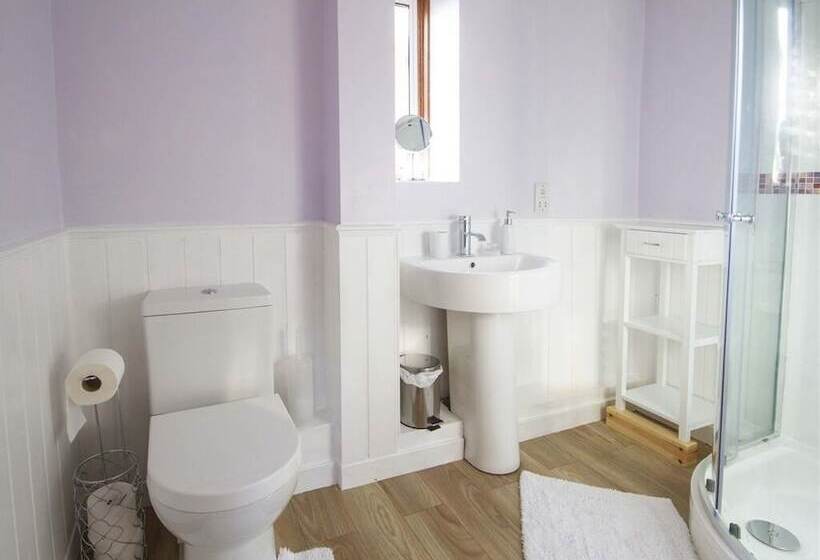 مبيت وإفطار Magpies Lodge