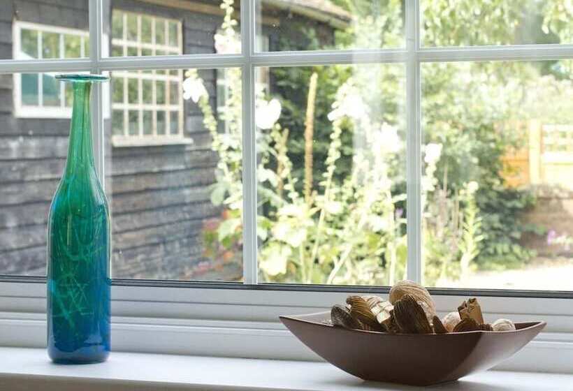 مبيت وإفطار Magpies Lodge