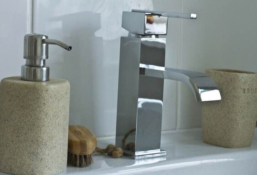 مبيت وإفطار Magpies Lodge