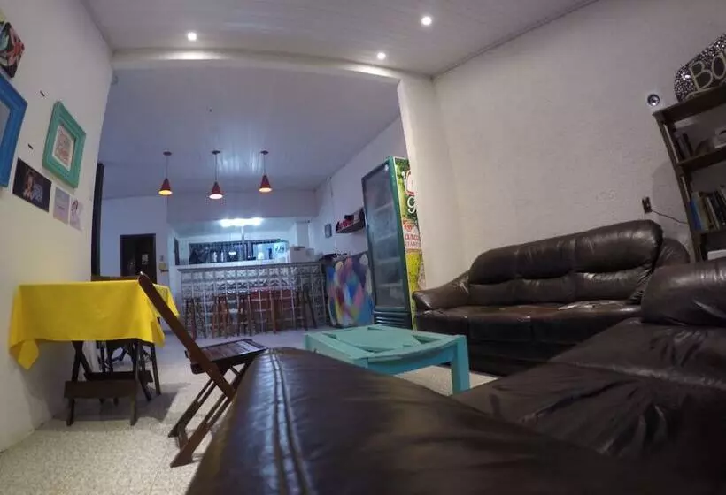 هتل Beach House Ilha Grande   Hostel