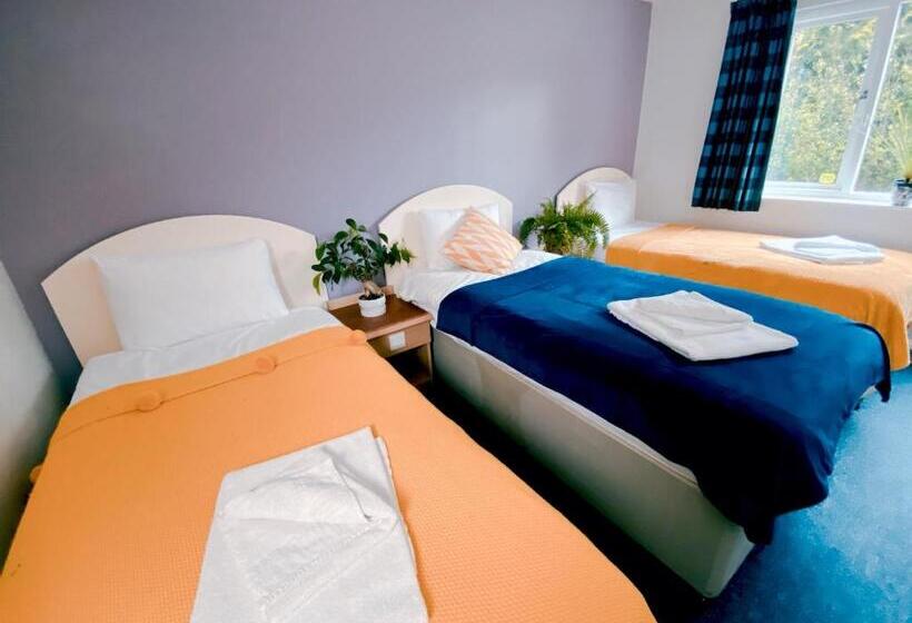 فندق Redwings Lodge Baldock