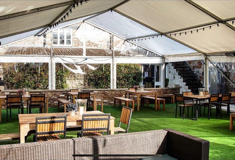 호텔 The Bear & Swan