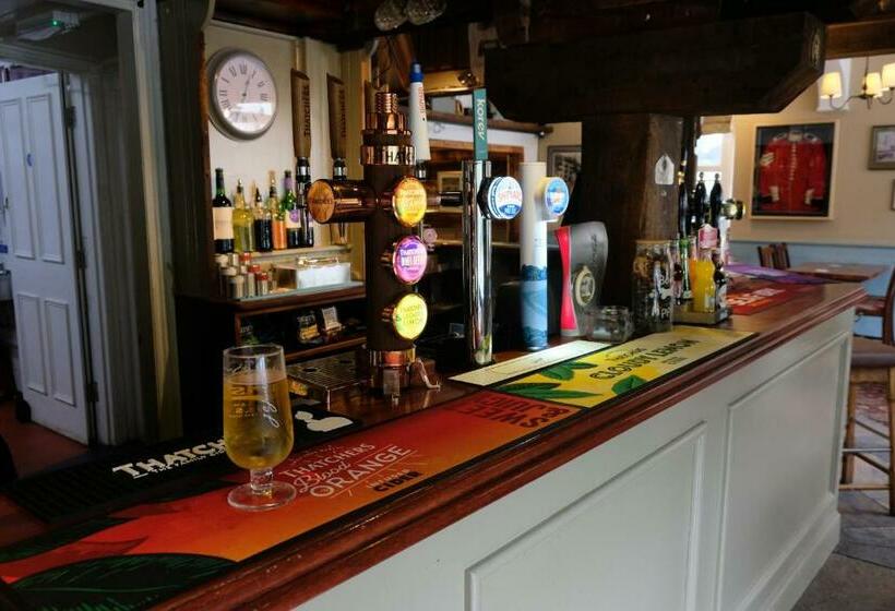 酒店 The Coldstreamer Inn