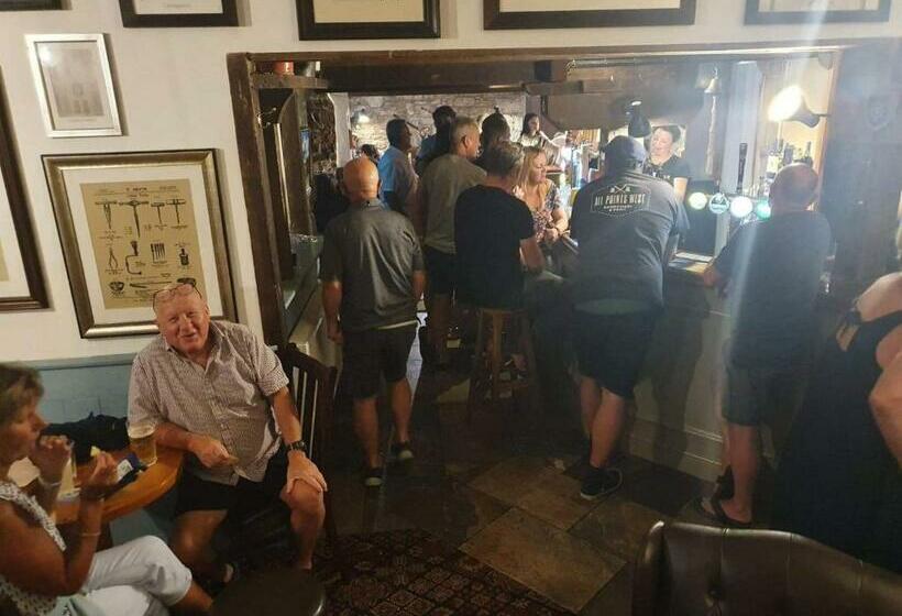 酒店 The Coldstreamer Inn