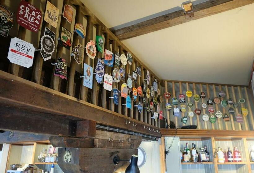 酒店 The Coldstreamer Inn