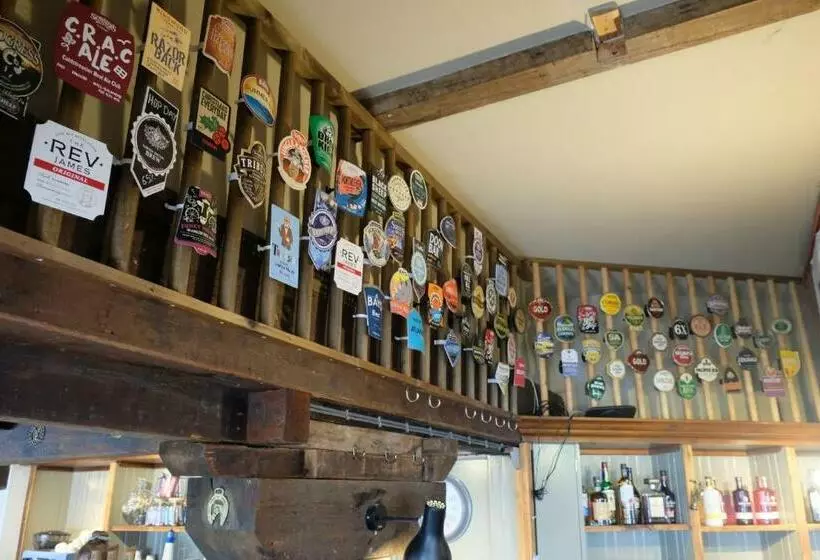 酒店 The Coldstreamer Inn