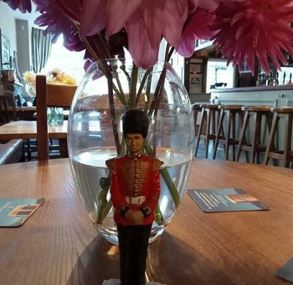 酒店 The Coldstreamer Inn