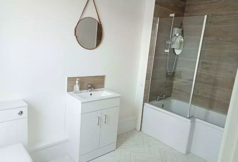 酒店 The Coldstreamer Inn