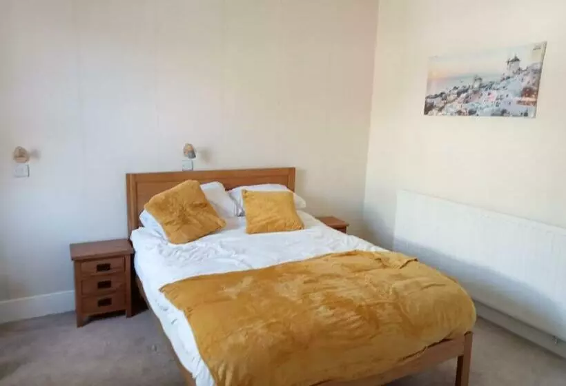 酒店 The Coldstreamer Inn