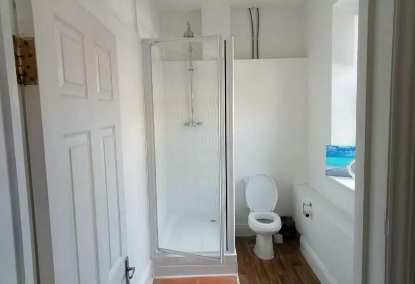 酒店 The Coldstreamer Inn