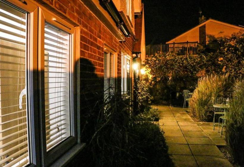 Отель The Victory At Mersea