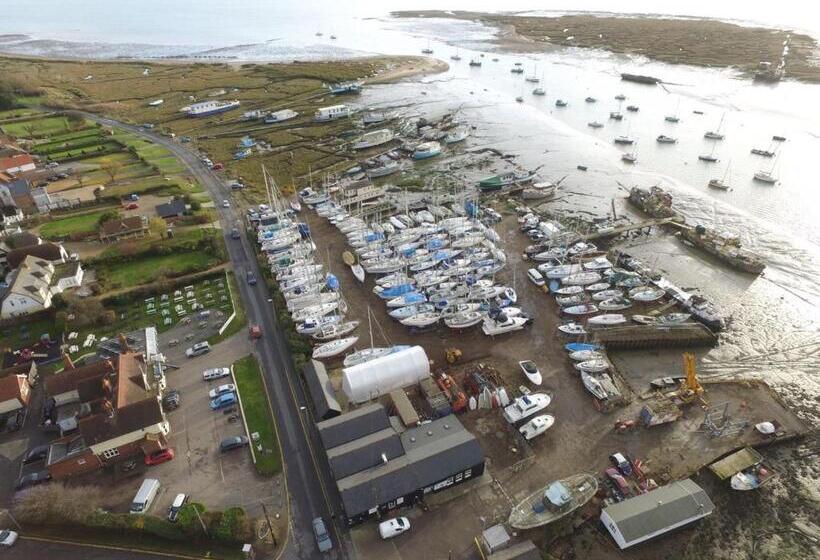 Отель The Victory At Mersea